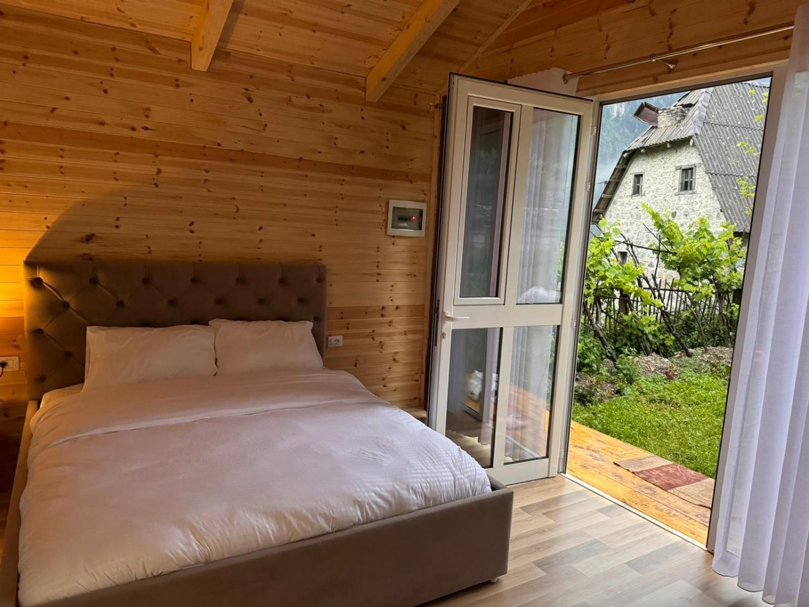 Thethi Mountain Villas Екстериор снимка