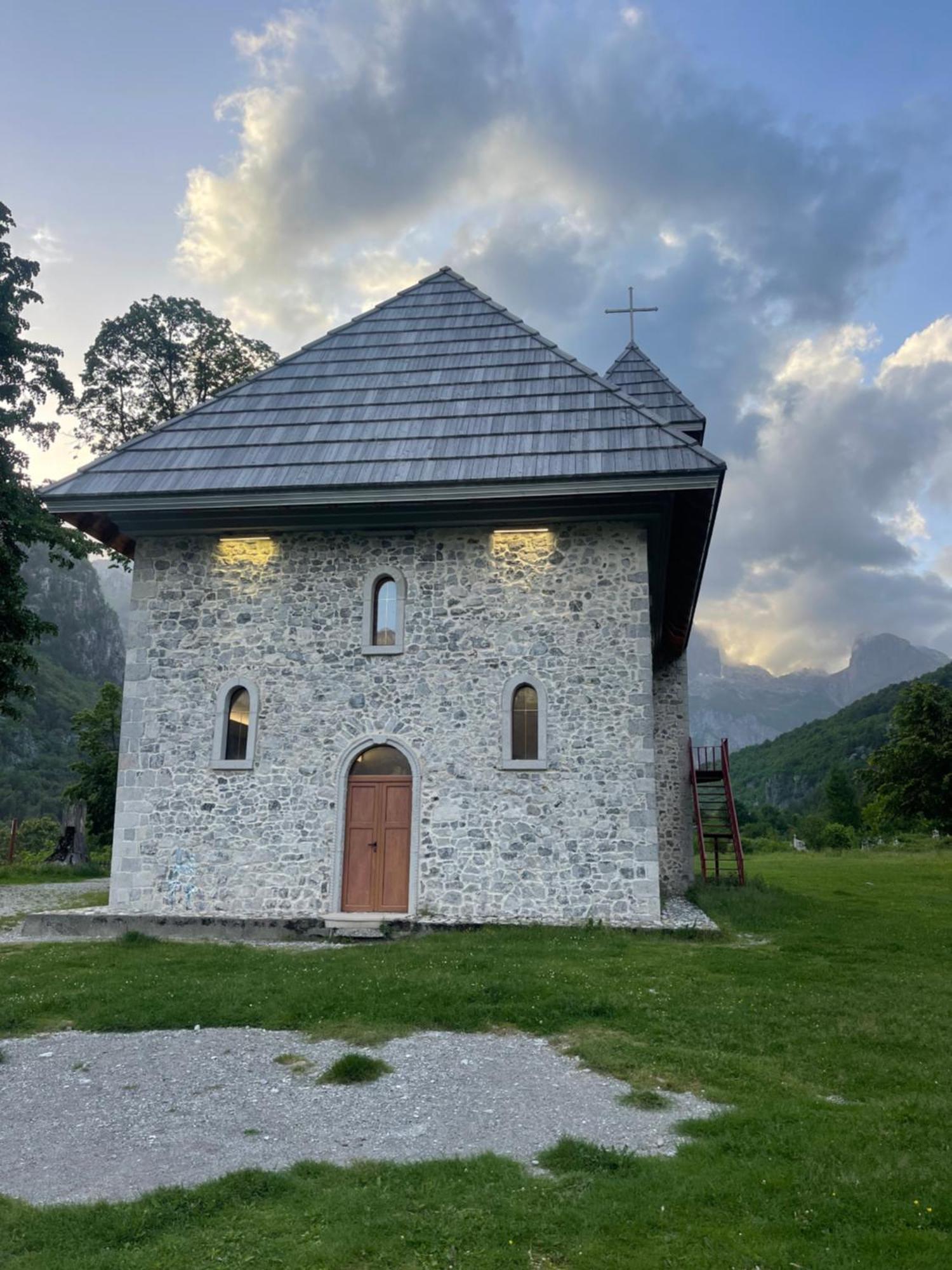 Thethi Mountain Villas Екстериор снимка